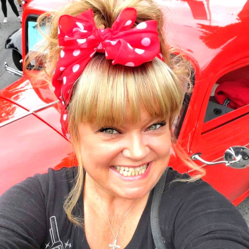 Meet your Posher, Laina